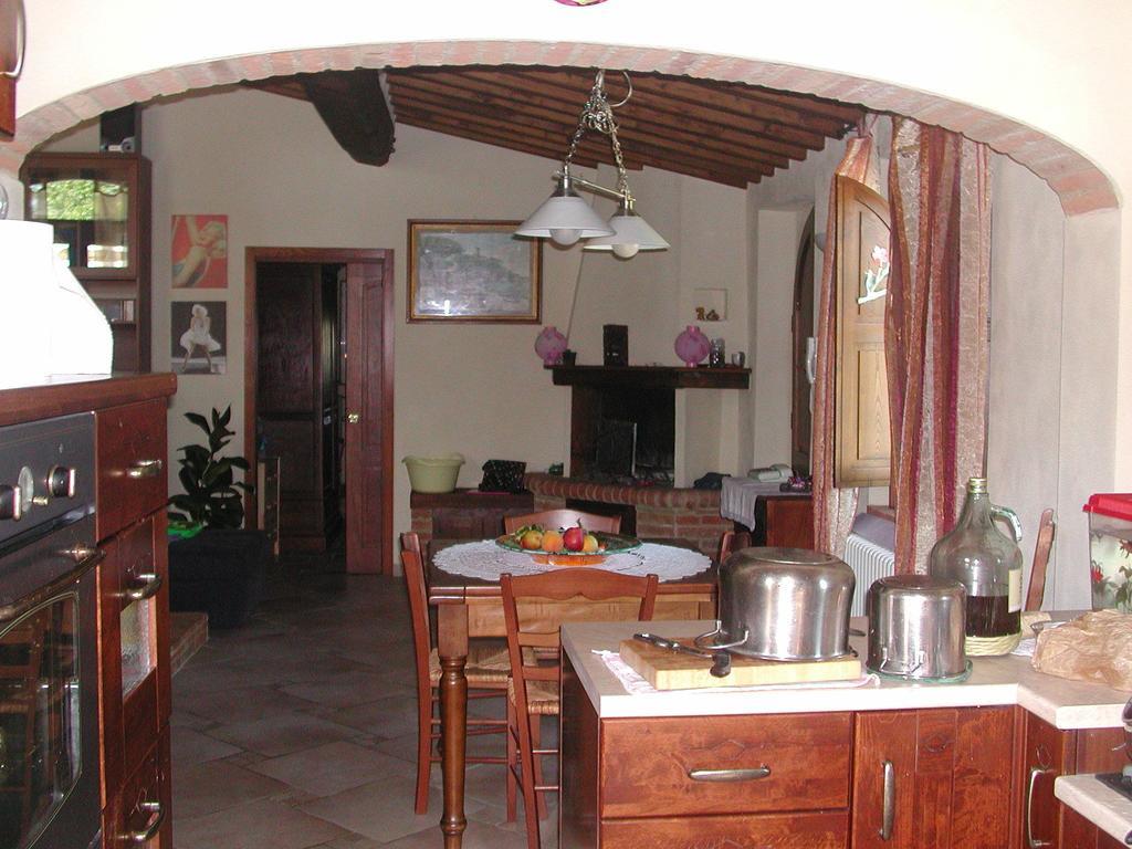 Casale Il Colombaio Di Toiano Guest House Valli Exterior foto