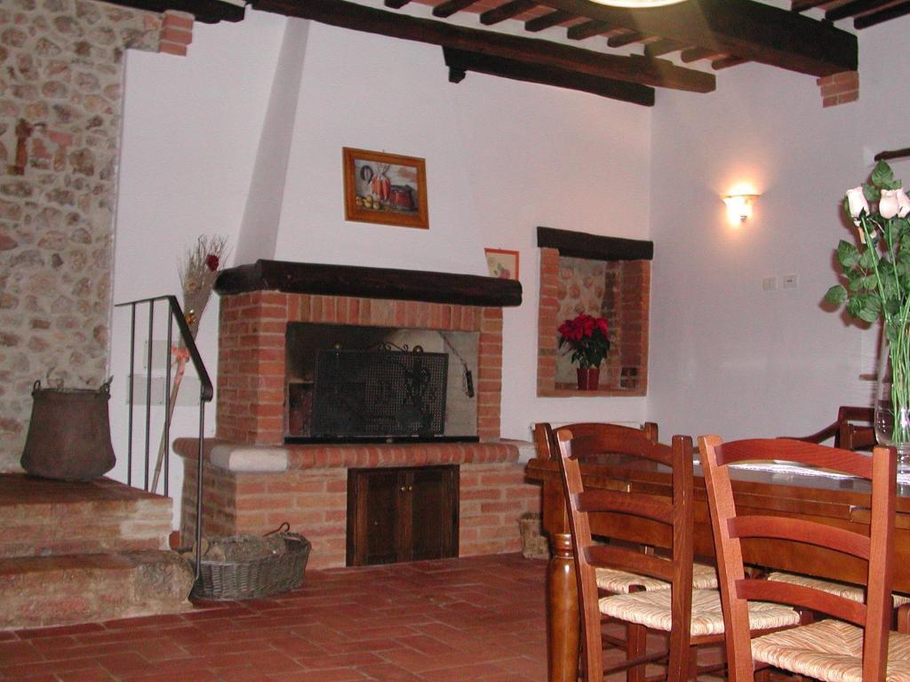 Casale Il Colombaio Di Toiano Guest House Valli Exterior foto